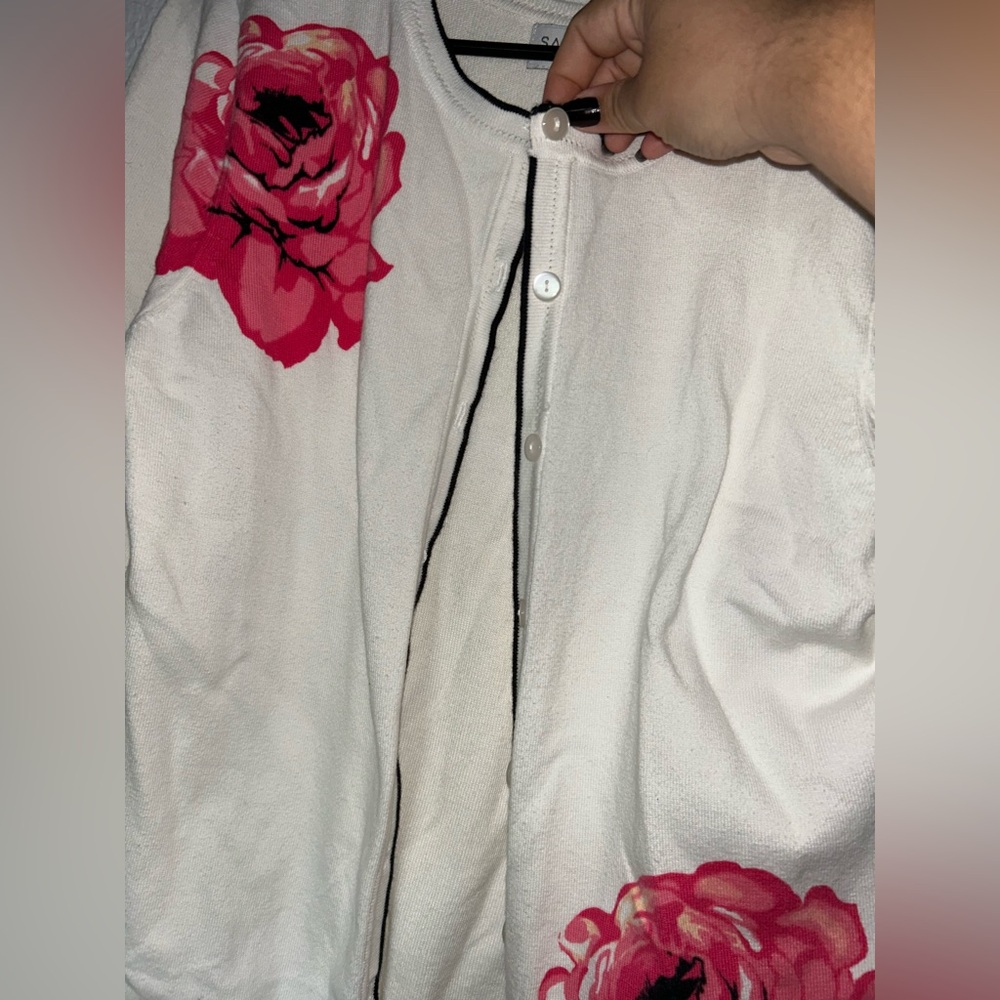 Sag Harbor white T-shirts cardigan set with roses - Picture 2 of 7